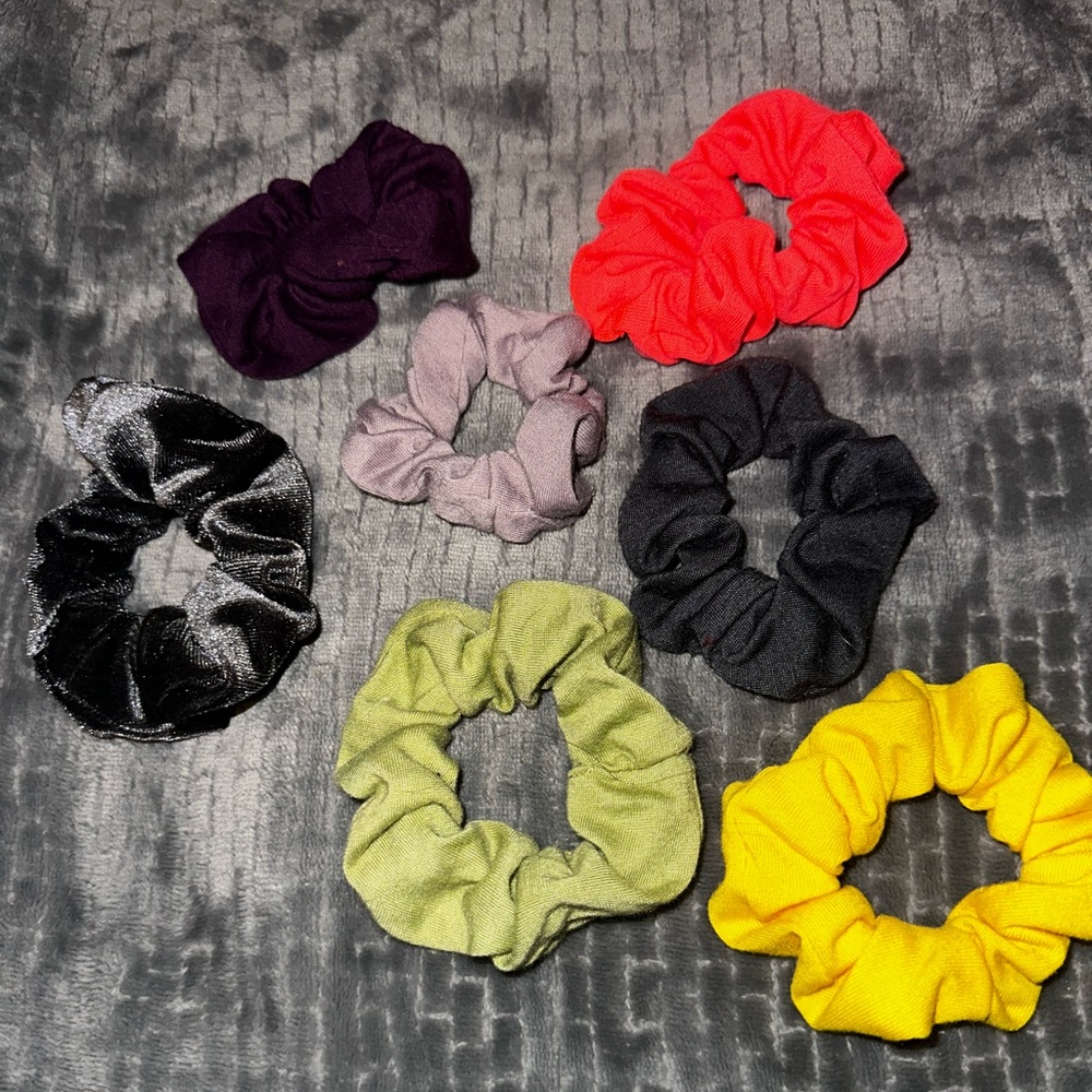 ⚠️ LAST 9 WEEKS TO PURCHASE— 7 scrunchies
